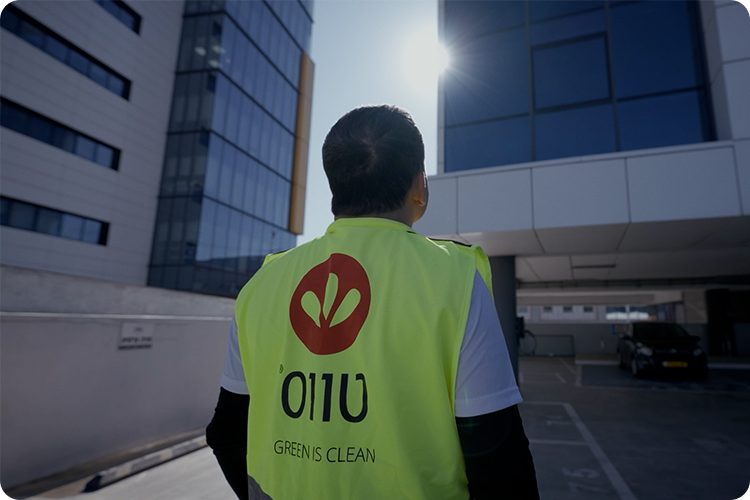 הרפלקסיביות המעושה של העסקה הישירה